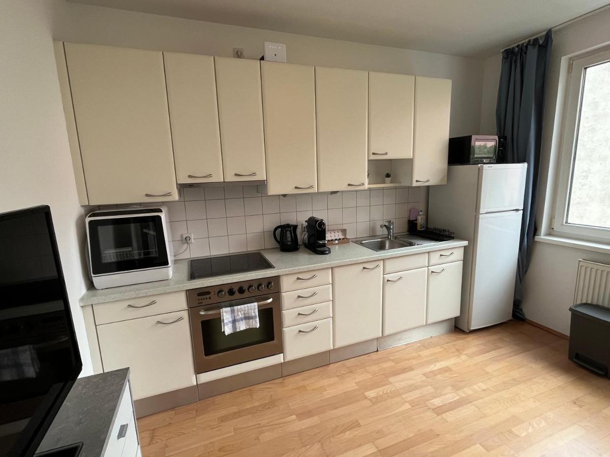 Cool Schonbrunn Apt 2Br Apartment Vienna Exterior photo